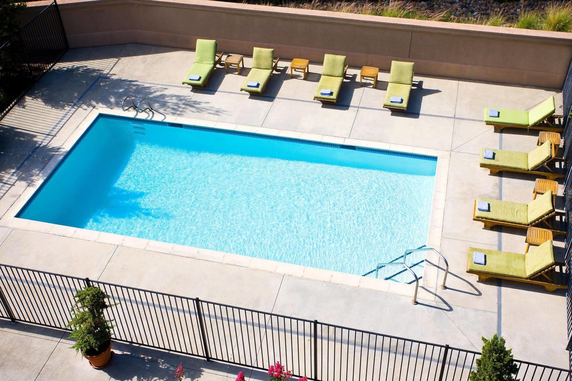 Готель Courtyard Novato Marin/Sonoma Екстер'єр фото