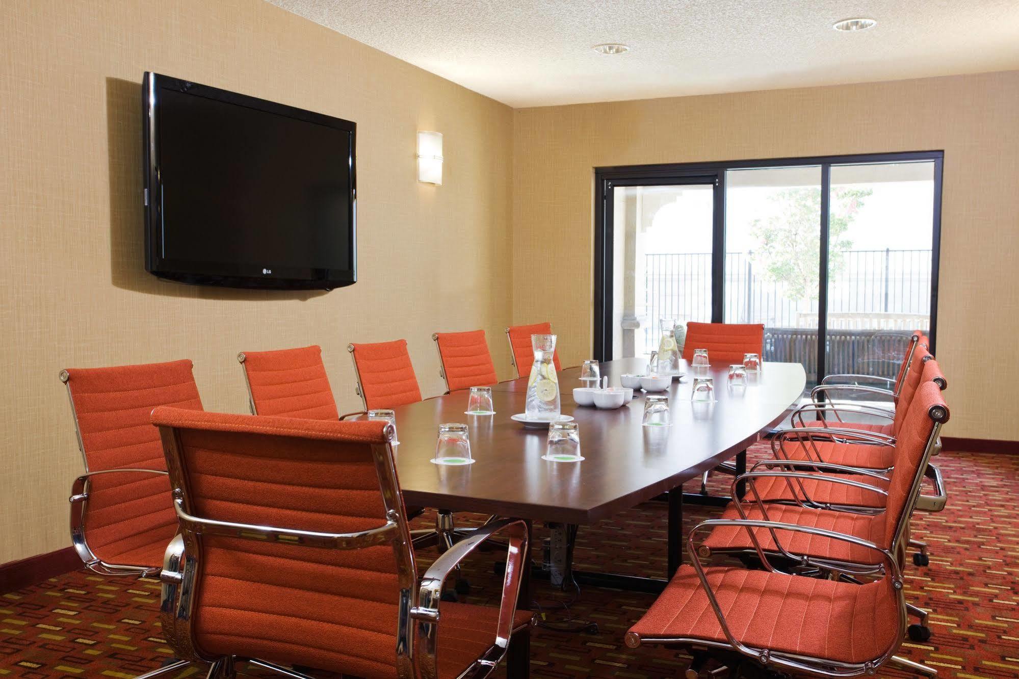 Готель Courtyard Novato Marin/Sonoma Екстер'єр фото